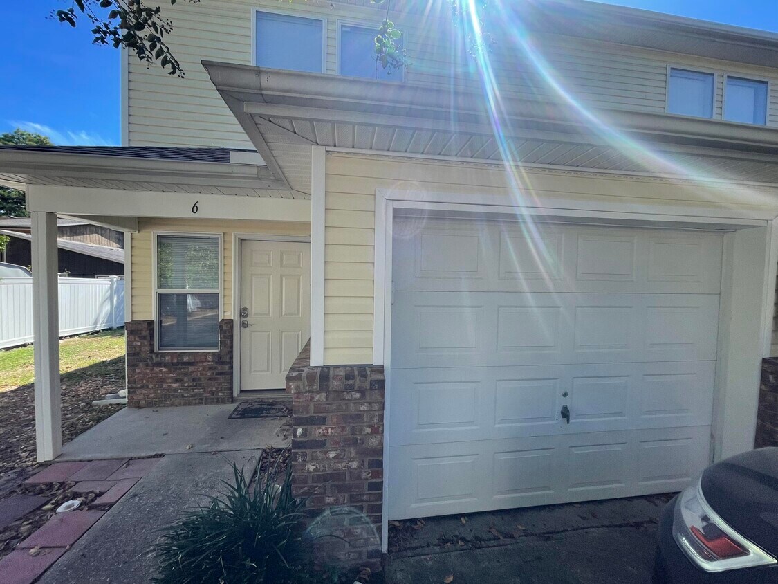 17 Shell Ave SE, Mary Esther, FL 32569 Townhouse for Rent in Mary