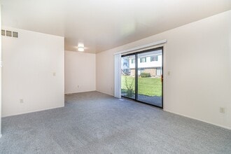 Building Photo - Mount Royal Townhomes