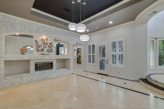Building Photo - GUARD GATED QUEENSRIDGE! 4BD/4BA POOL/SPA!