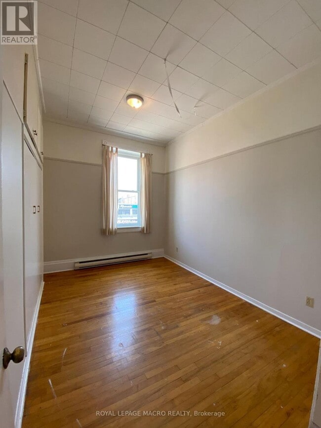 Building Photo - 32 Grand River St N