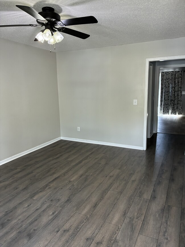 Living room - 615 Mystic Dr