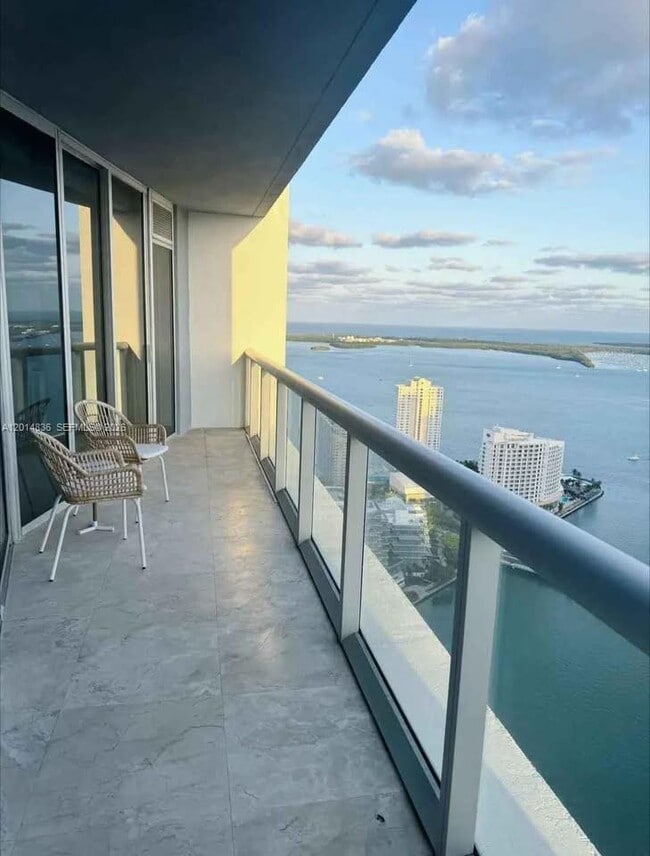 Building Photo - 495 Brickell Ave
