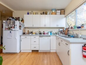 Building Photo - 4622-4628-4628 N Montana Ave