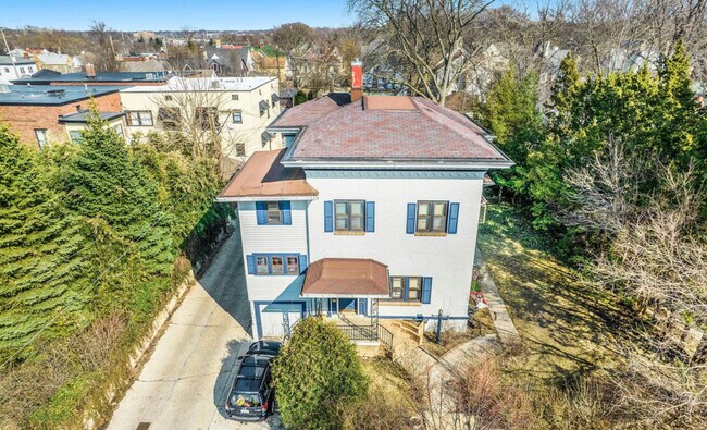 Building Photo - 154 College Ave NE