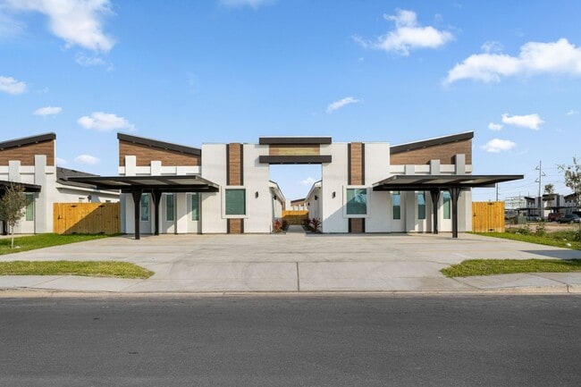 Building Photo - 408 N Onyx Ave