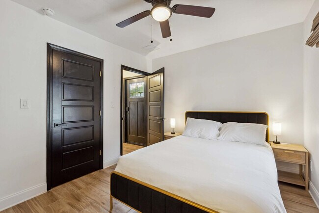 Foto del edificio - 309 N McLean Blvd