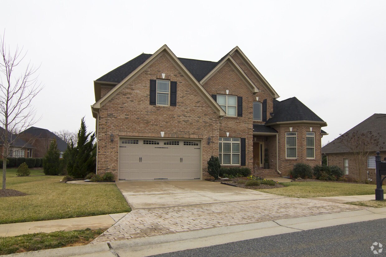 Primary Photo - 3 Wexford Cir