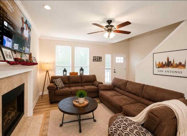Building Photo - 1716 Ramona Cir