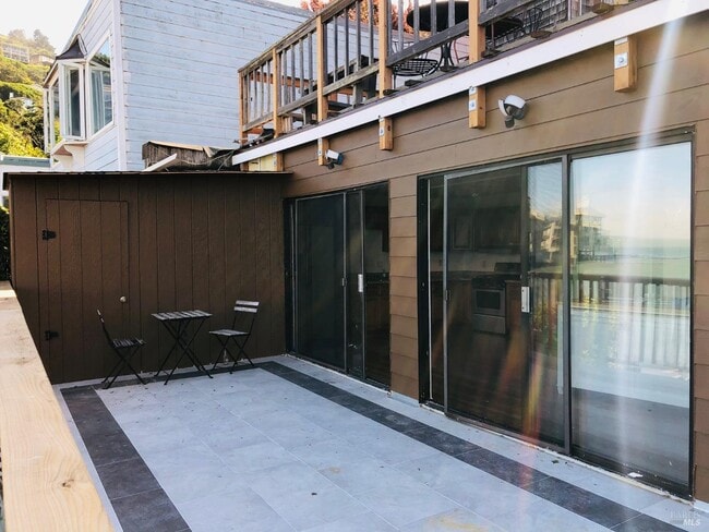 Building Photo - 107 Bridgeway