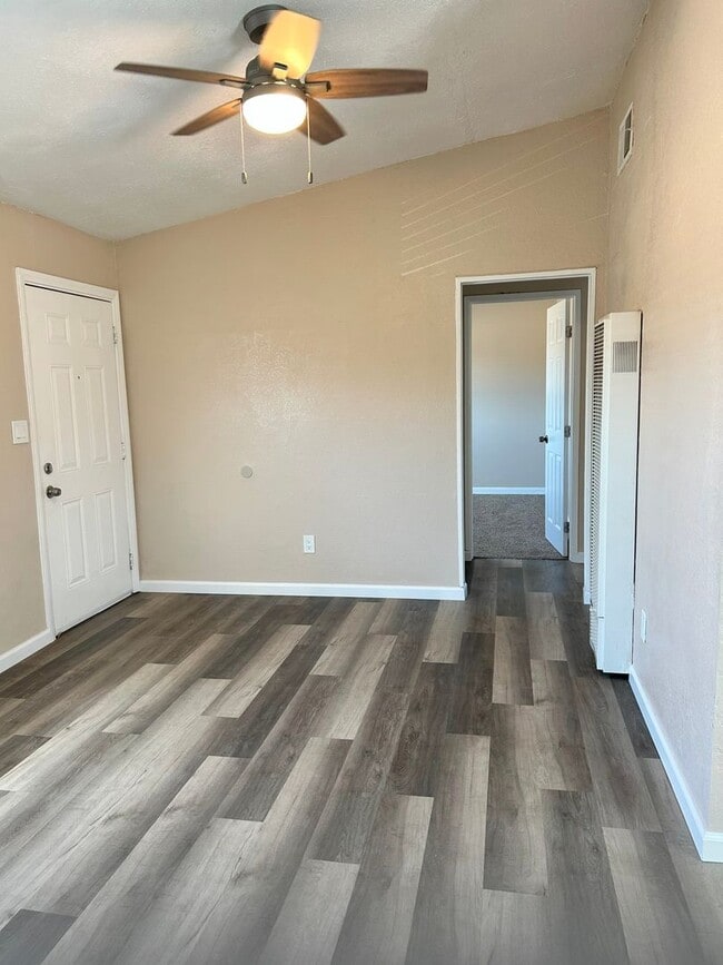 Building Photo - Please contact VAUGHN REALTY to set up an ...
