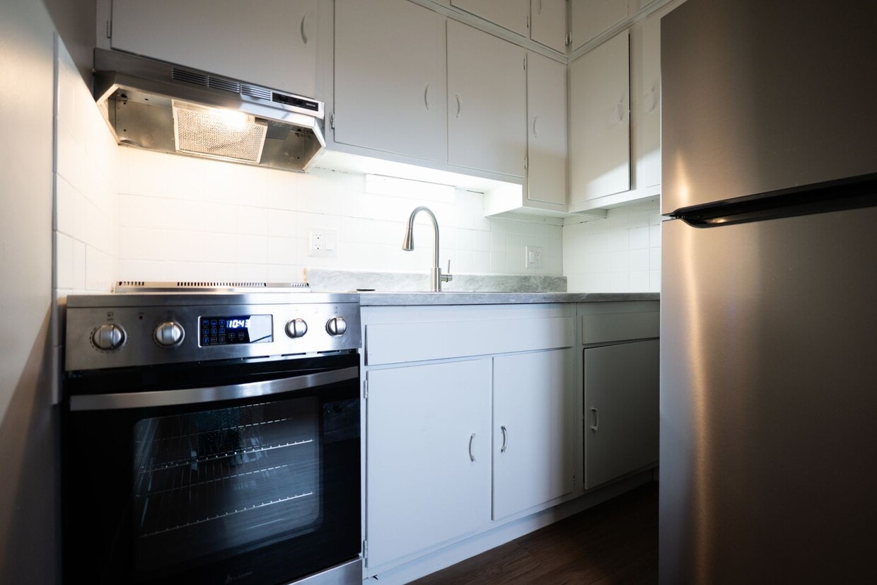 Foto principal - 733-743-743 E Wilbeth Rd