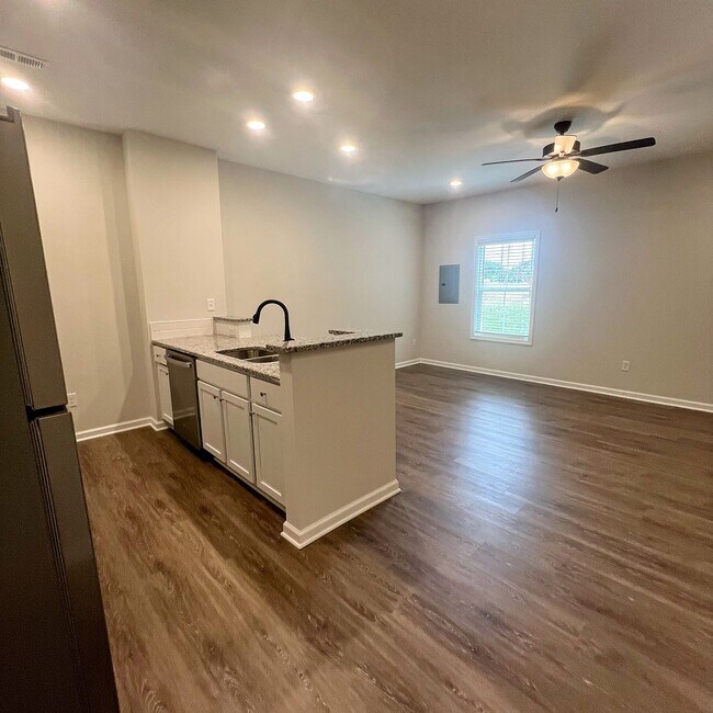 Fotografía del edificio - 205 Cherry Way