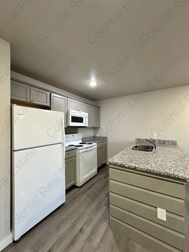 Building Photo - 2 Bedroom 2 Bathroom