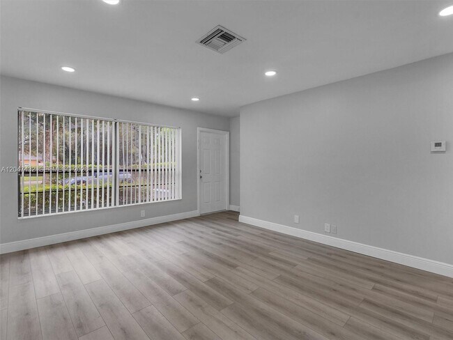 Foto del edificio - 10373 NW 35th St