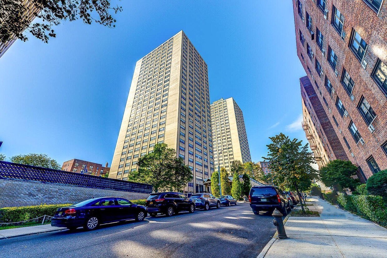 Foto principal - 102-30 66th Rd
