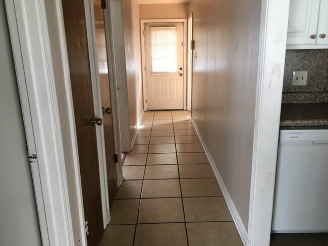 Building Photo - 1031 Chemin Dr