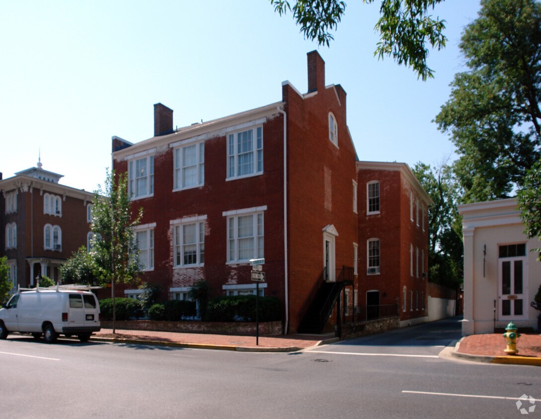 Building Photo - 100 E Church St