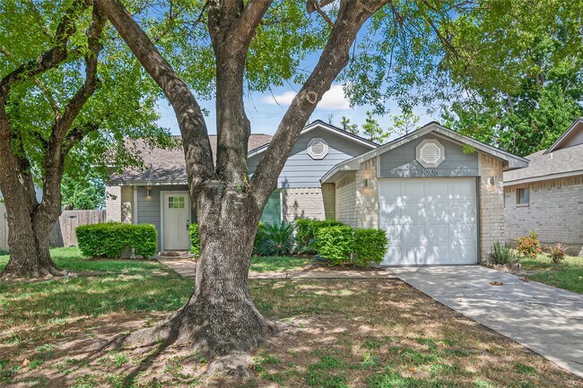 Building Photo - 10106 Shadow Pine Dr