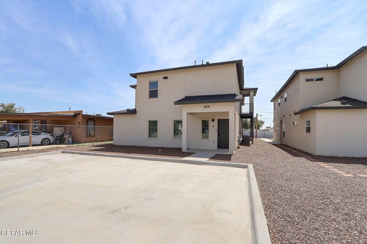 Foto principal - 8916 Norton St