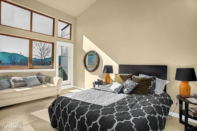 Building Photo - 3 br, 2.5 bath Townhome - 4267 213TH PL SE