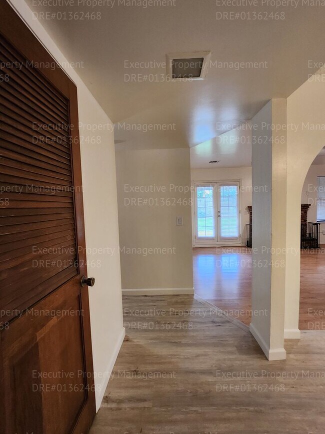 Foto del edificio - 3 bedroom/ 2 bath house near Pacheco Rd/ A...