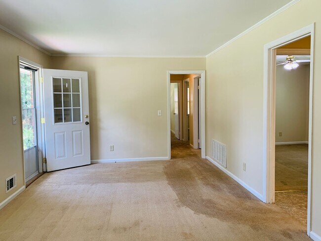 Foto del edificio - WOW! All brick 3 bedroom ranch in Newnan! Must see!