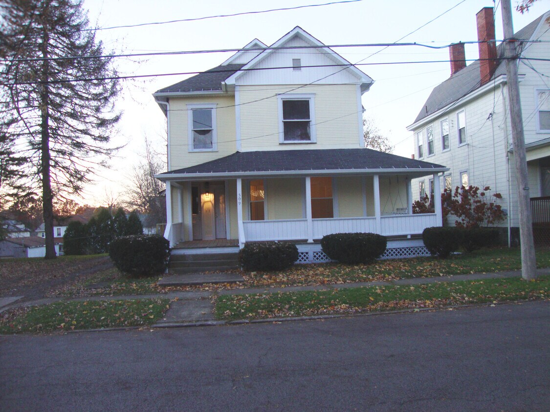 509 Stewart Ave Unit Fl. 1, Grove City, PA 16127 Apartments in Grove City, PA