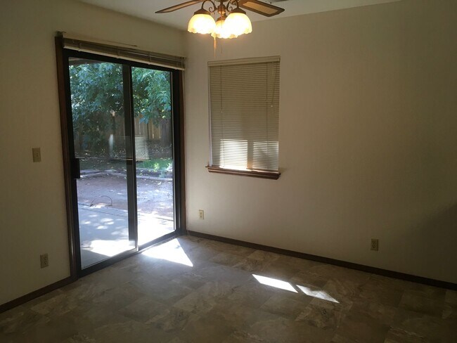 Building Photo - Arroyo Manor 3 Bedroom- Large Fenced Yard!