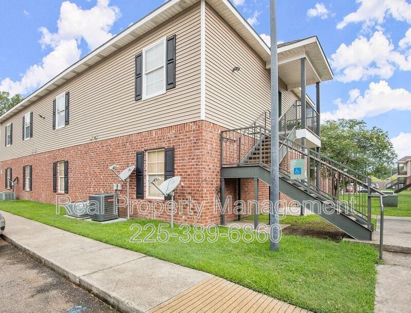 Building Photo - 31855 LA-16