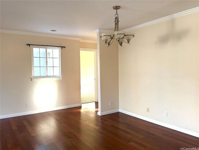 Foto del edificio - 3 bedroom, 2 bath in Kaimuki!