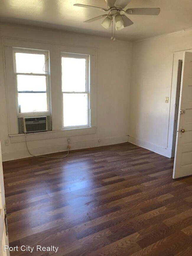 Building Photo - 3 br, 1 bath House - 2946 Regent St.