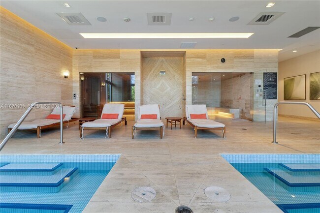 Foto del edificio - 16385 Biscayne Blvd