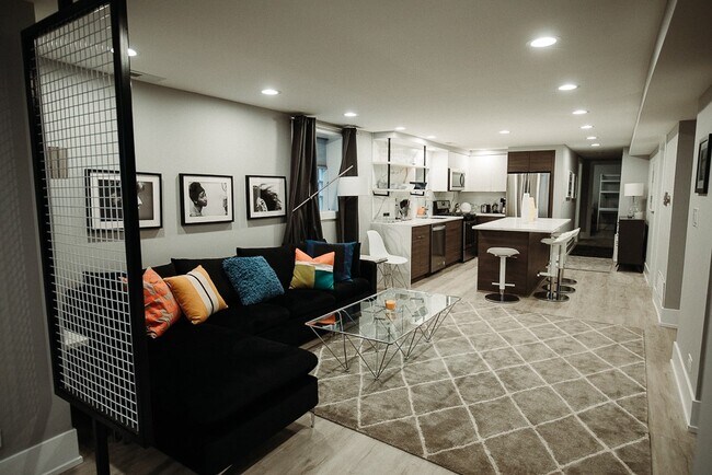 Foto del edificio - 1120 N Oakley Blvd