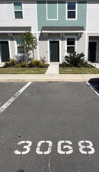 Foto del edificio - 3068 Skyline Lp