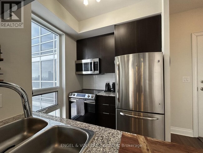 Building Photo - 16 Brookers Ln