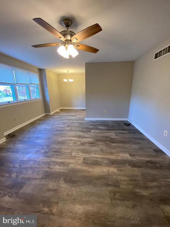 Building Photo - 478 E Main St