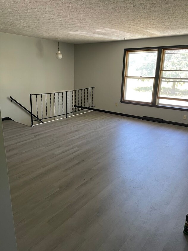 Foto principal - 709 Logan Rd