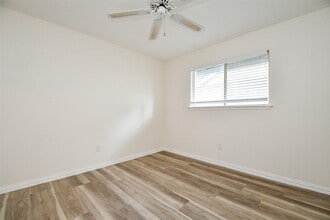 Building Photo - 162 Bluebonnet St