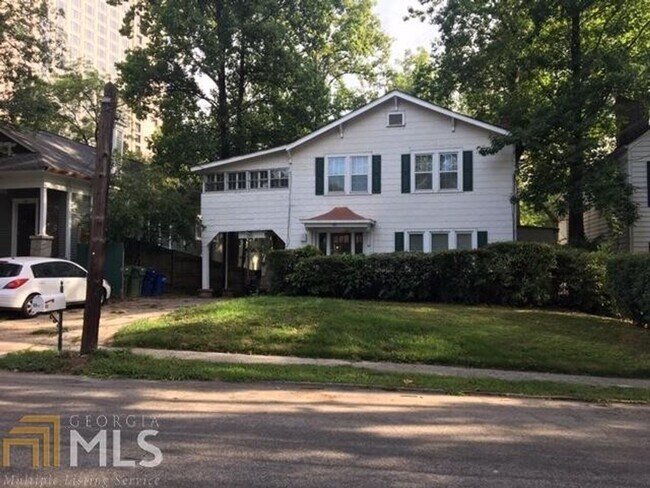 Building Photo - Calling all dog lovers! 1 Bedroom Condo in...