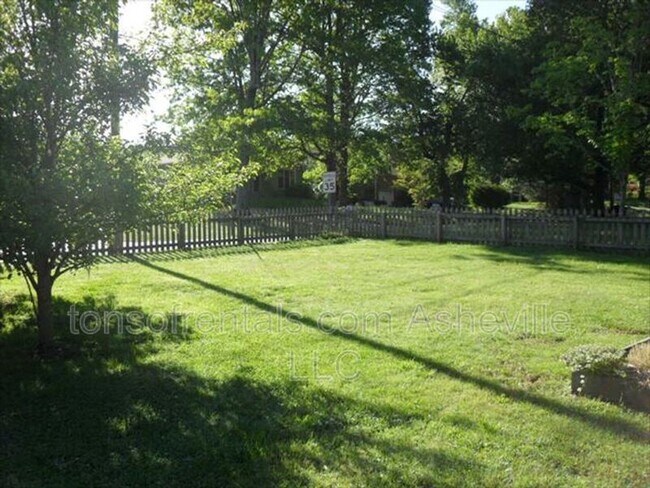 Building Photo - 202 Rutledge Dr