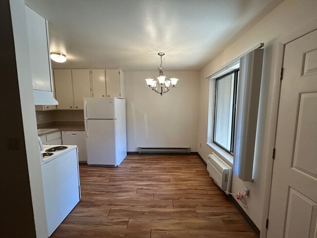 Building Photo - Welcome Home – Enjoy Your First Month Rent...