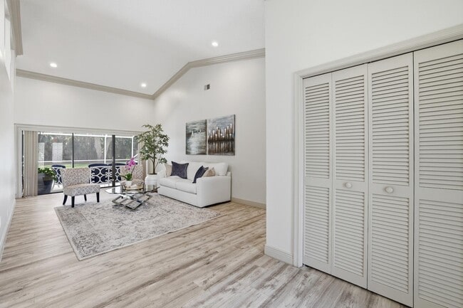 Building Photo - 15600 Rolling Meadows Cir