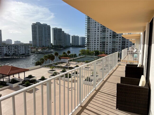 Foto del edificio - 290 174th St St