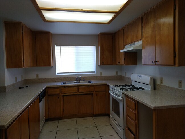 Kitchen cabinets - 57769 Joshua Ln