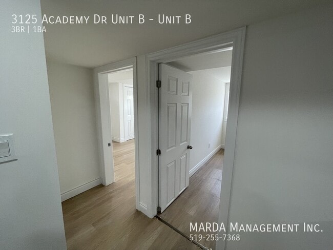 Building Photo - RENOVATED 3 BED/1 BATH LOWER UNIT +  HYDRO, 40% GAS & 40% WATER!