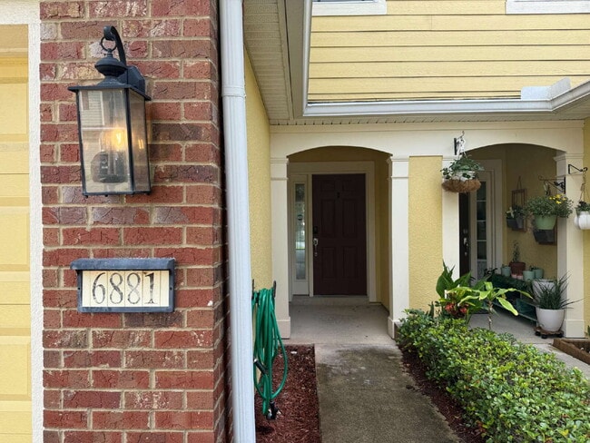Building Photo - "Stunning Water View Townhouse for Rent in...