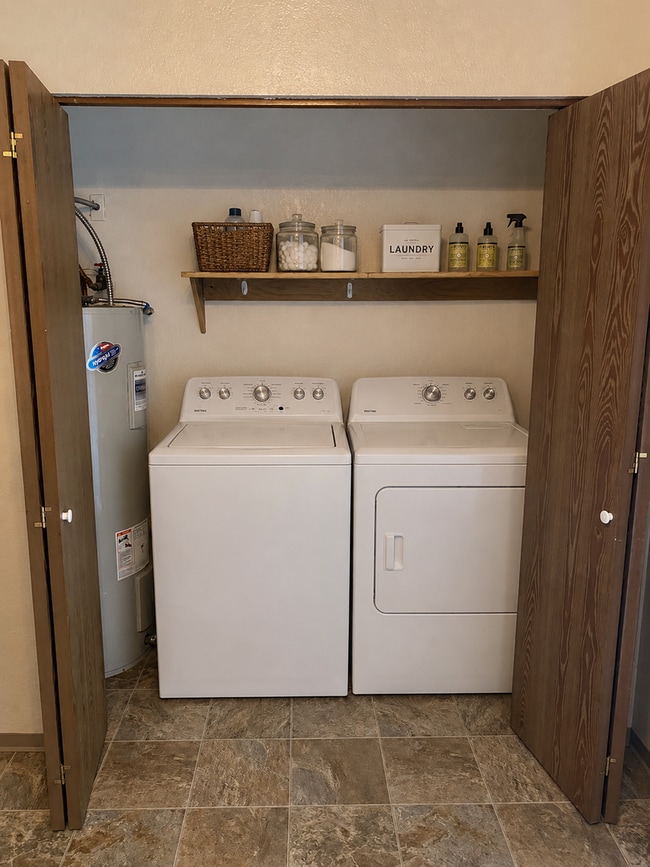 Building Photo - Garage, Patio & A Great Location? Your Selah Upgrade Starts Here!