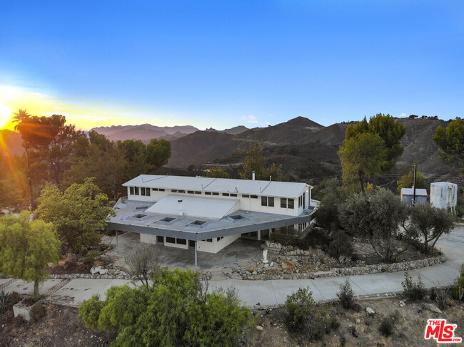 Building Photo - 1888 Latigo Canyon Rd
