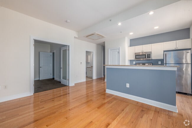 Interior Photo - 1334 Walnut St