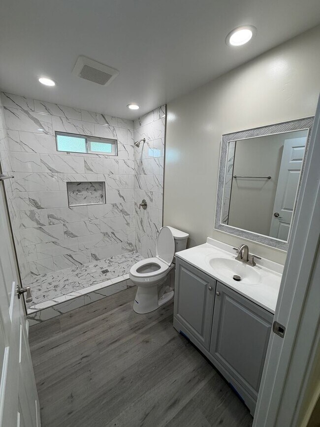 Building Photo - 267 Camp Ln